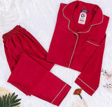 Two-piece pajamas made of satin